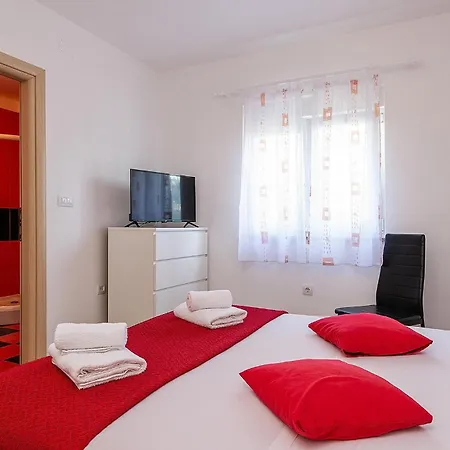 Cozy Home In Marcana With Wifi *